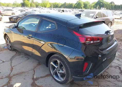 2021 Hyundai Veloster 2.0 z USA, uszkodzony, nr VIN KMHTG6AF0MU032598